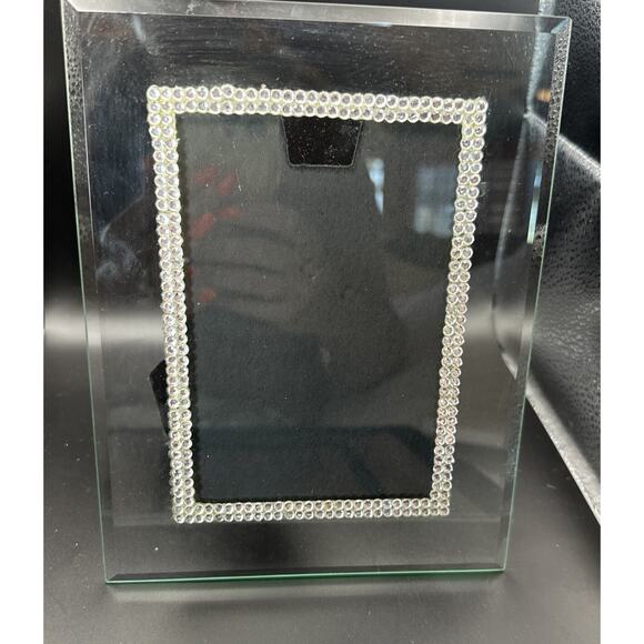 WHITE RHINESTONE STAND UP PICTURE FRAME WITH CLEAR ACRYLIC 4”x 6” Picture - Picture 1 of 7